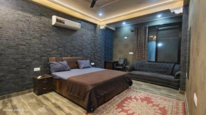 OSHO Villa Homestay Near Airport